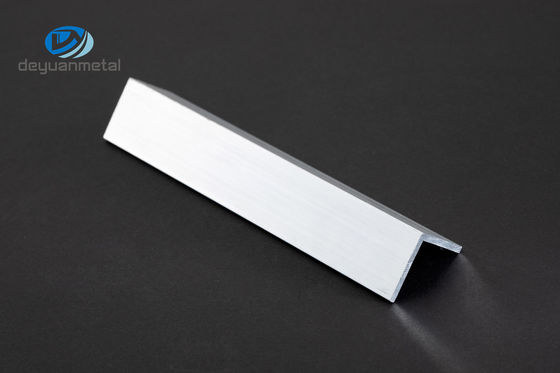 6063 comprimento de alumínio Matt Silver Mill Finish dos perfis 2.5m do ângulo